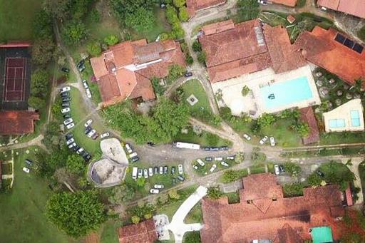 Imagem aérea do hotel.jpg