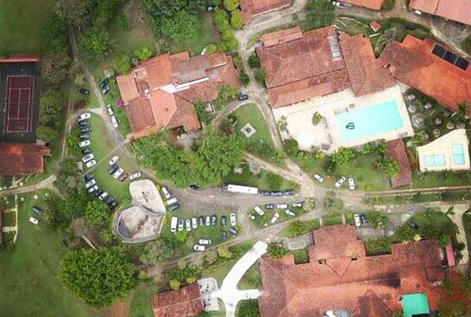 Imagem aérea do hotel.jpg
