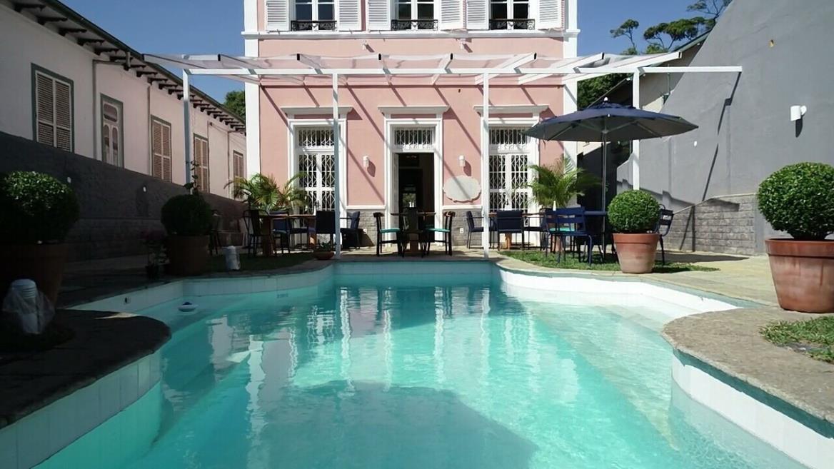 piscina vista embaixo.jpg