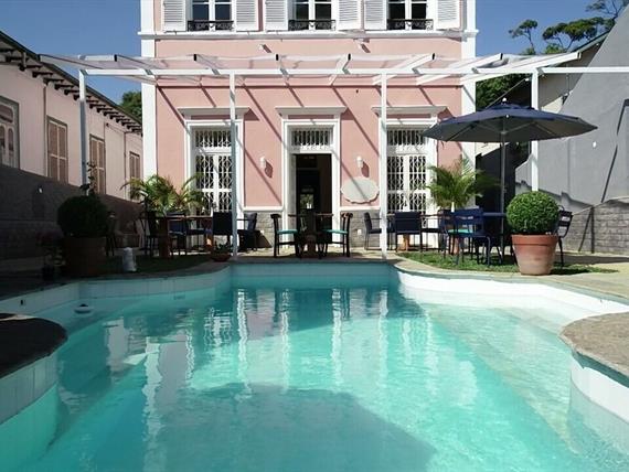 piscina vista embaixo.jpg