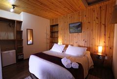 SUÍTE DUPLA COM HIDROMASSAGEM E LAREIRA