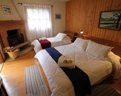 QUARTO TRIPLO COM LAREIRA