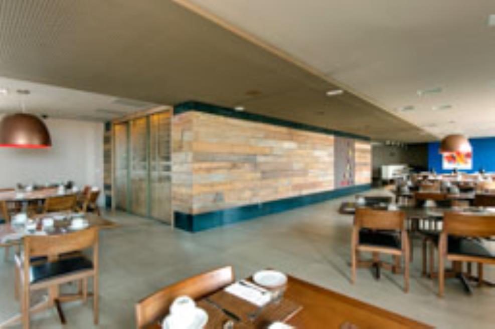 Denali Hotel - Restaurante Adega.jpg