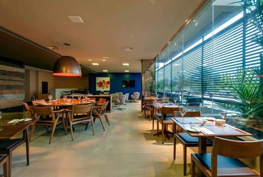 Denali Hotel - Restaurante Lobby Bar.jpg