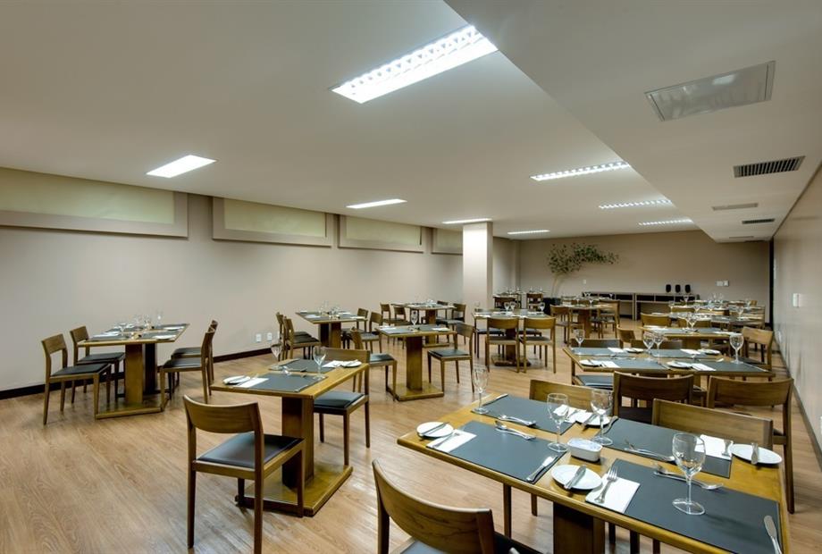 Denali Hotel - Sala de Eventos Banquete.jpg