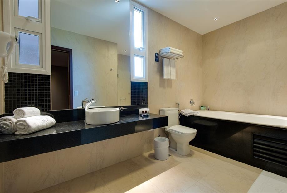 Denali Hotel - Banheiro Suíte.jpg