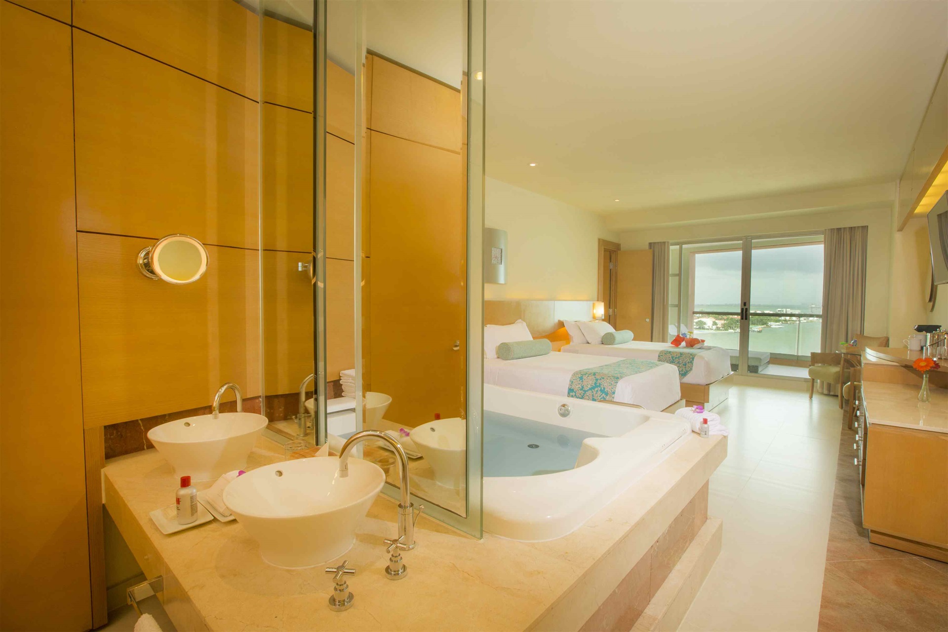 Family Deluxe - Family Room 1.jpg