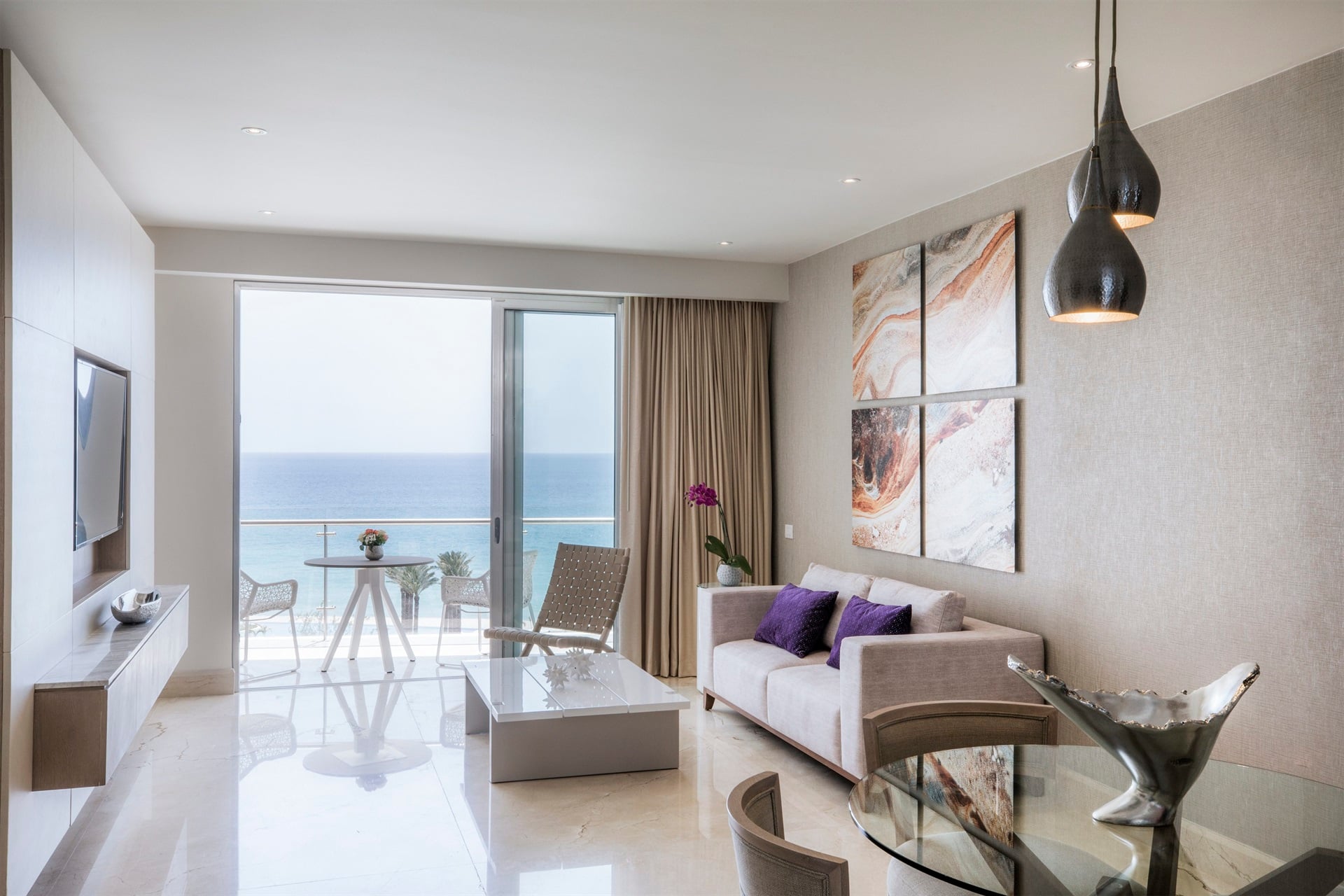 Royale Governor Suite. - Governor Suite 2.jpg