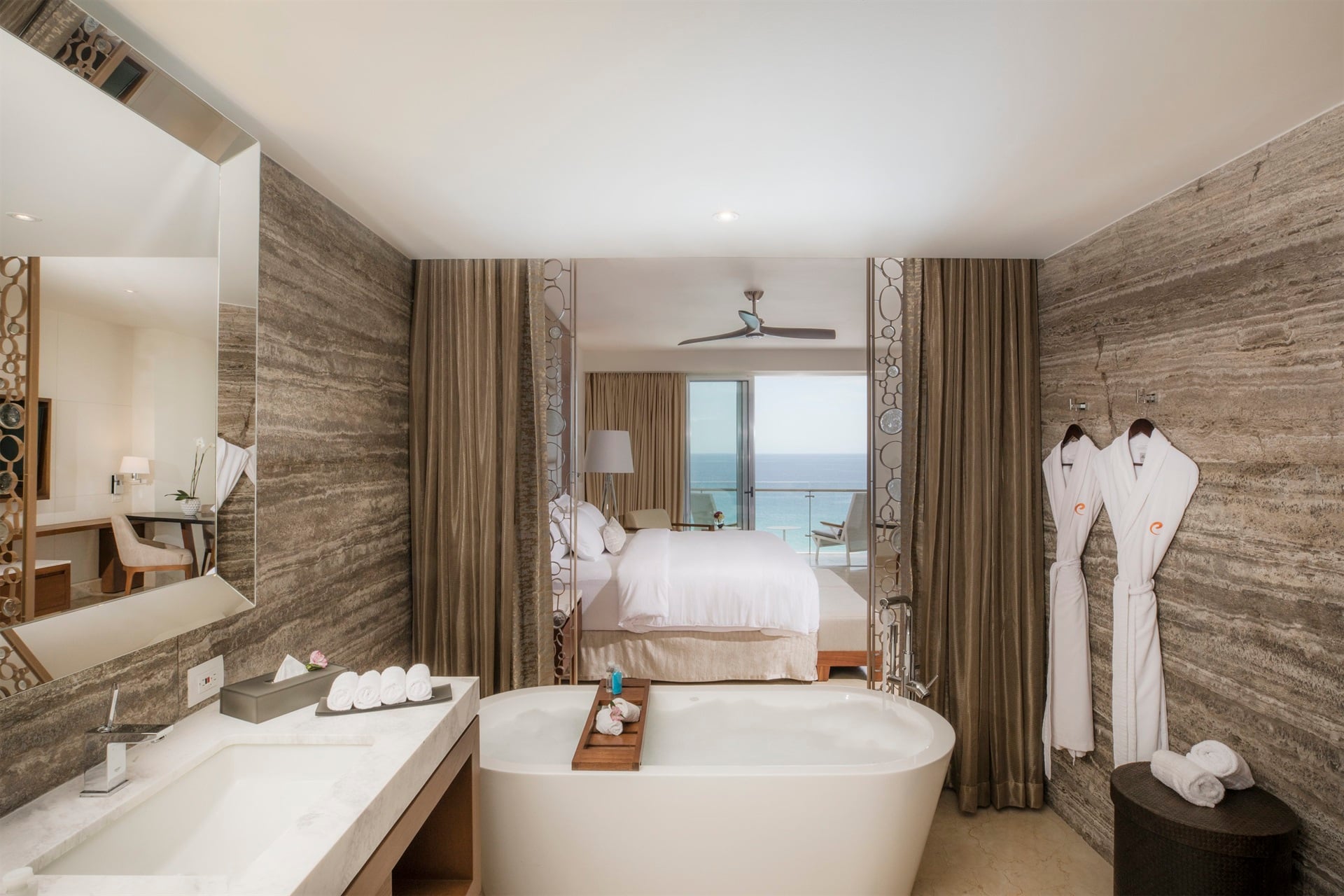 Royale Deluxe - Honeymoon - Honeymoon Suite 1.jpg