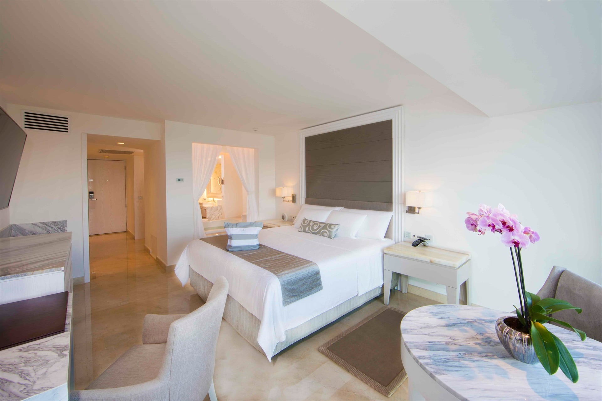 Royale Deluxe - Lagoon View - Lagoon View 3.jpg