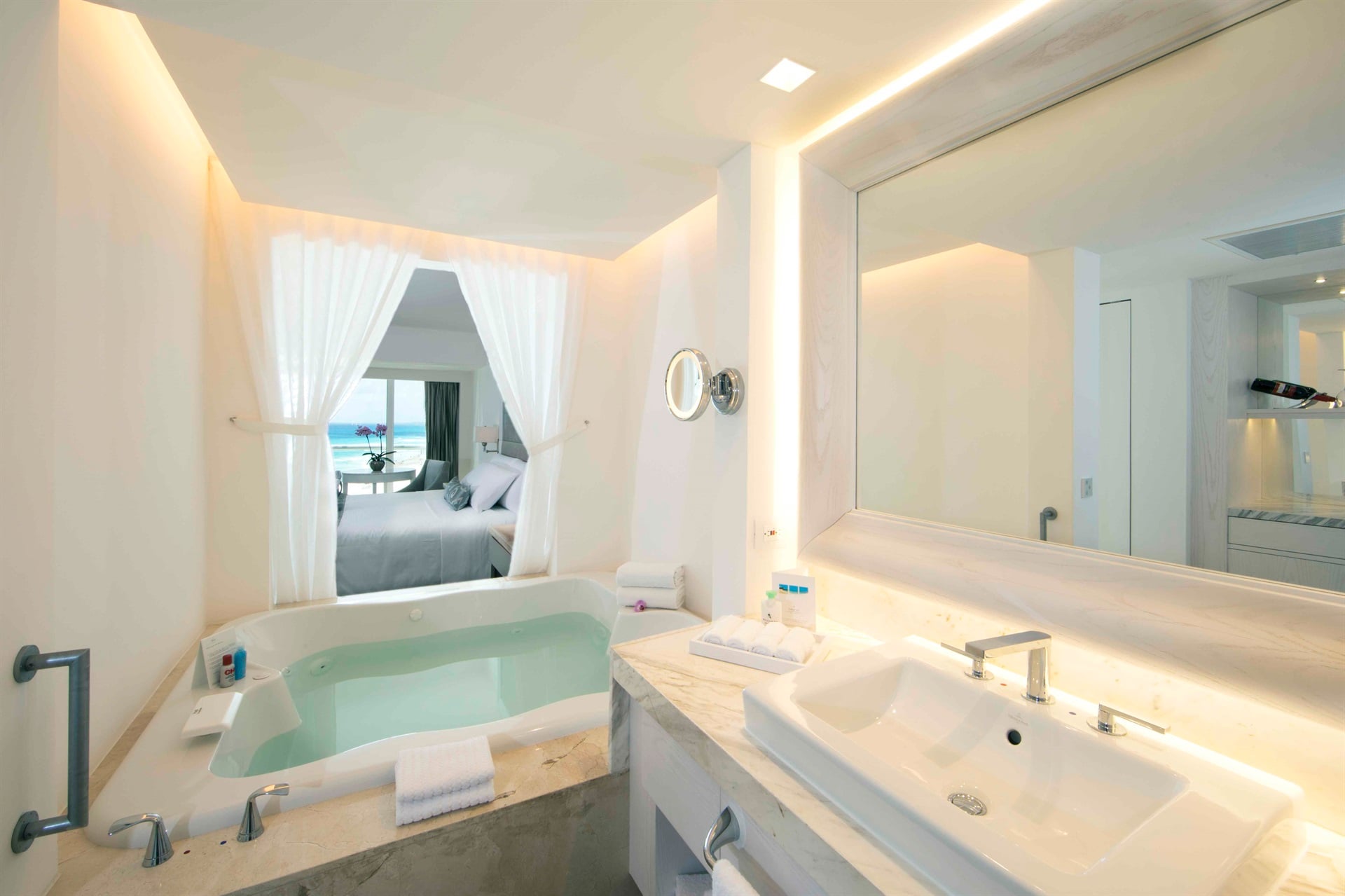 Royale Deluxe - Partial Ocean View - Partial Ocean View 3.jpg