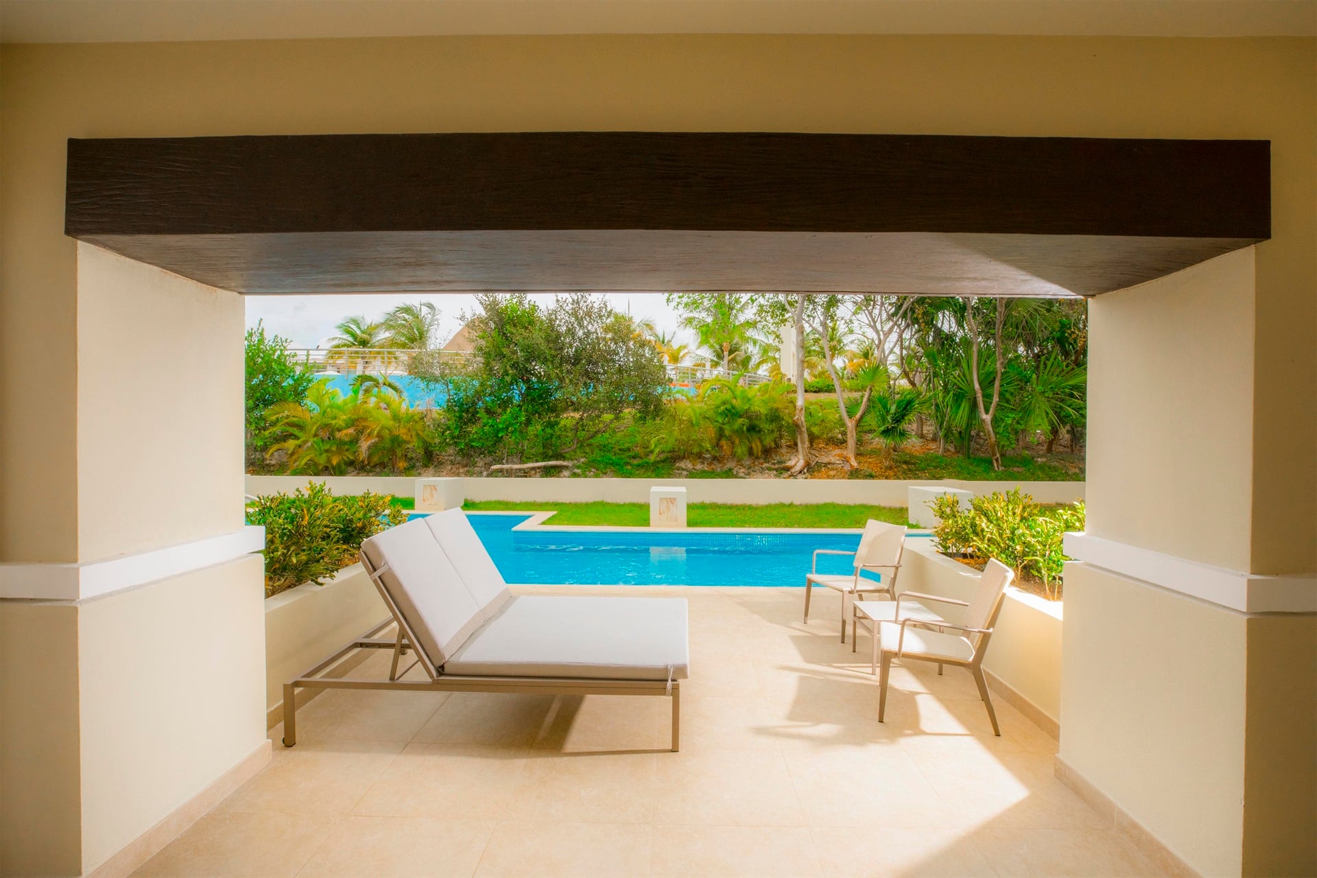 Grand Swim Up Suite - Swim up 1.jpg