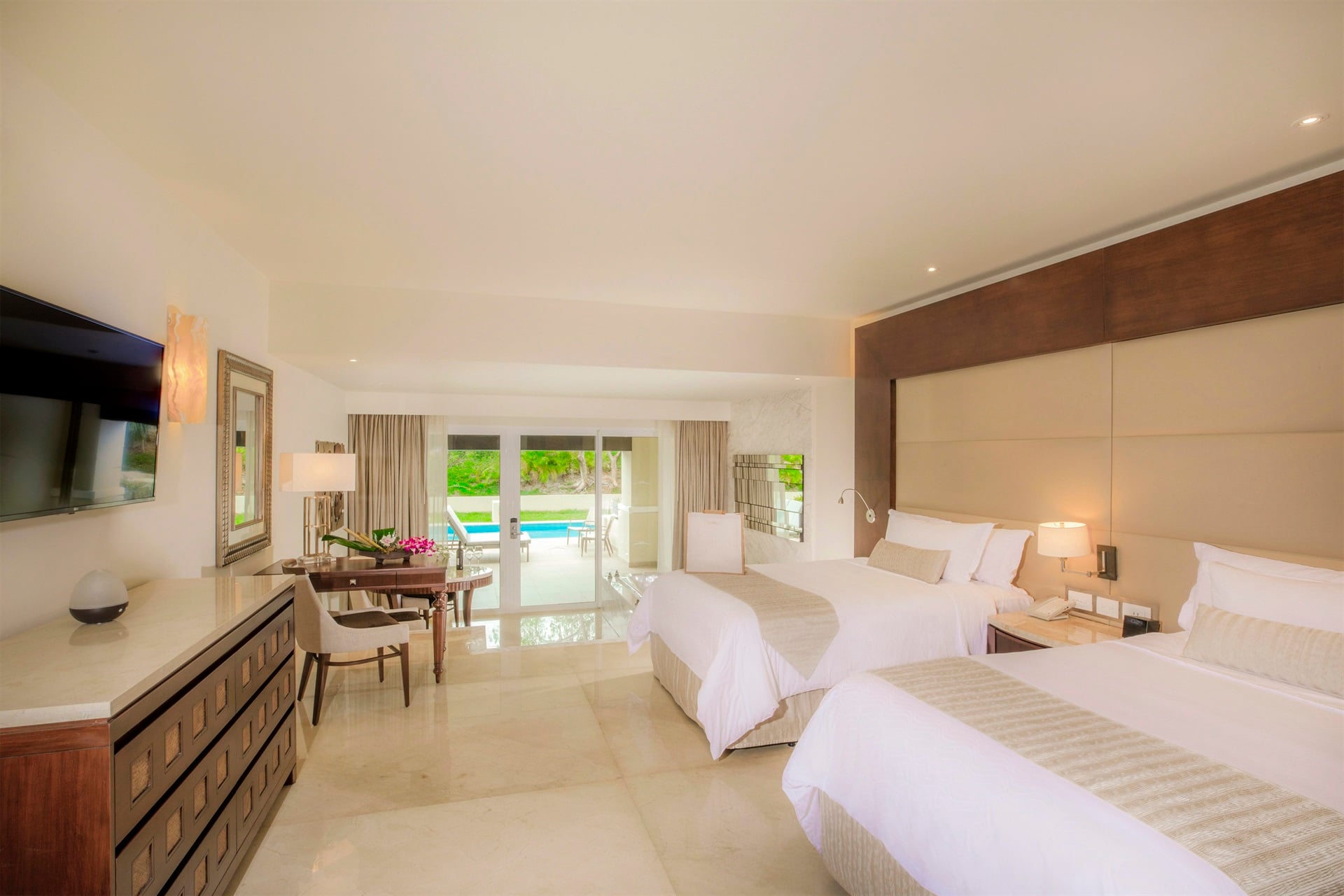 Grand Swim Up Suite - Swim up 2.jpg