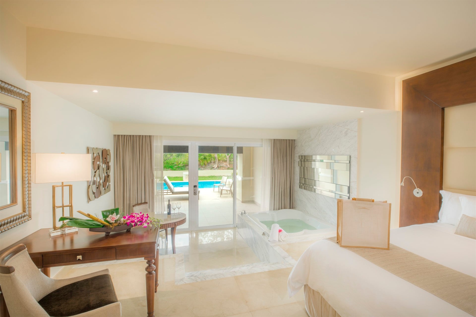 Grand Swim Up Suite - Swim up 3.jpg