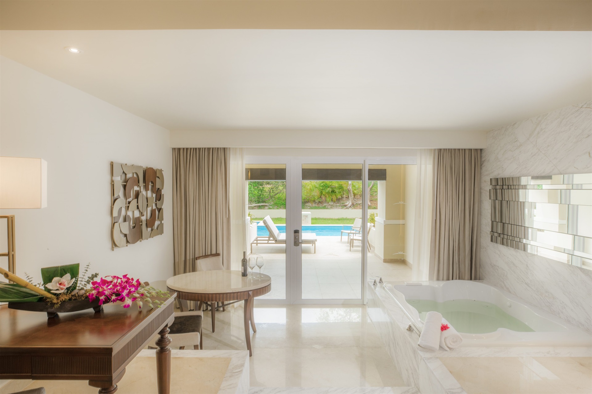 Grand Swim Up Suite - Swim up 4.jpg