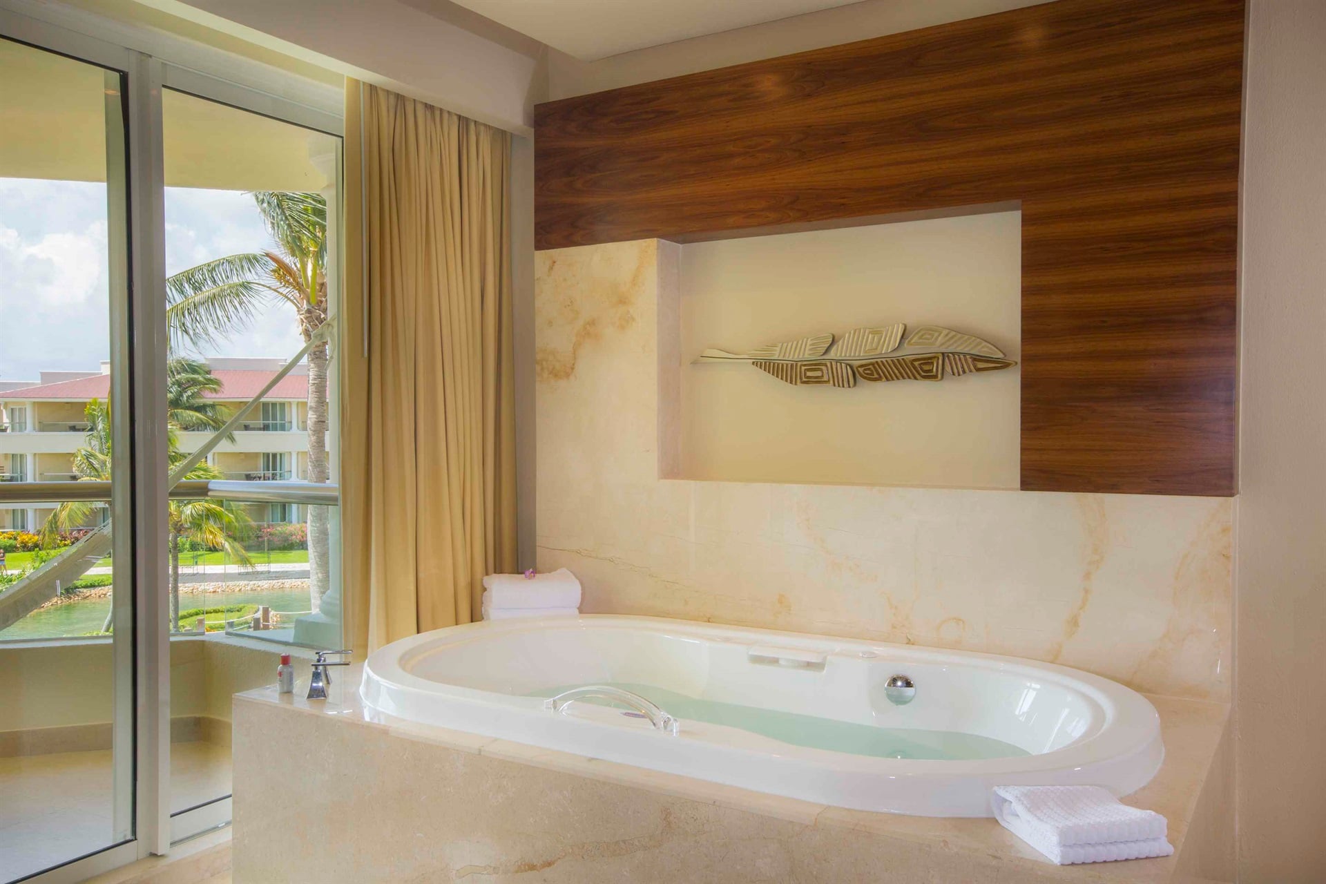 Superior Deluxe - Ocean View - Ocean View 4.jpg