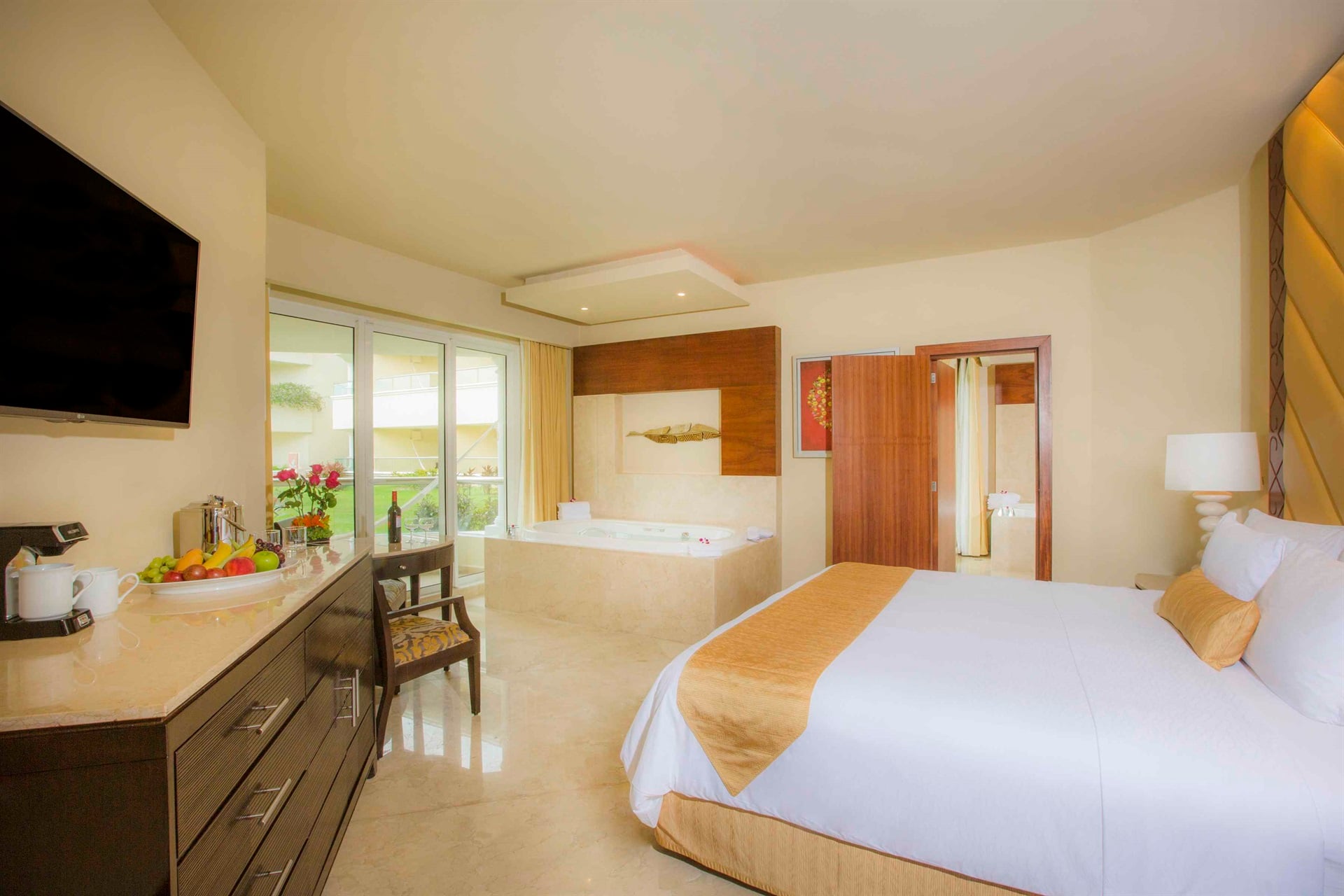 Family Deluxe. - Family Room 1.jpg