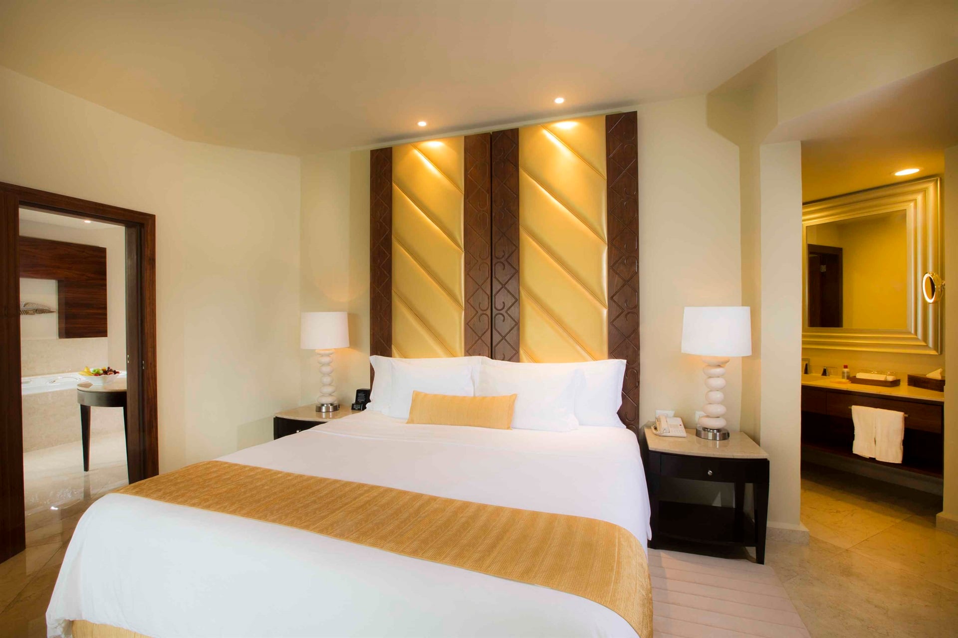 Family Deluxe. - Family Room 3.jpg