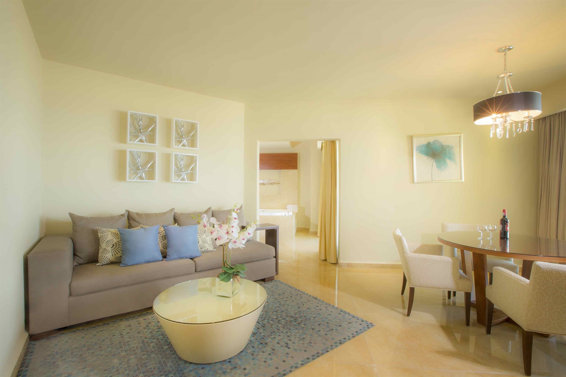 Governor Suite. - Ambassador Suite 1.jpg