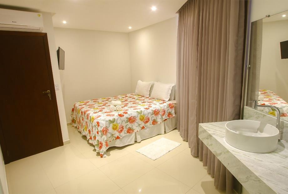 quarto todo espelho.jpeg