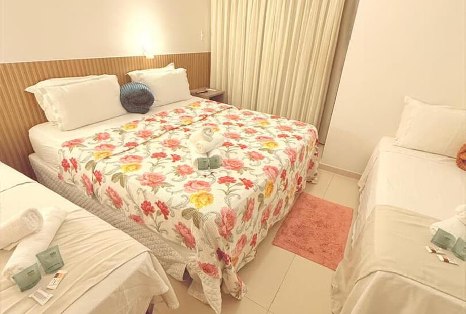 quarto 05 casal + 02 solteiros.jpg