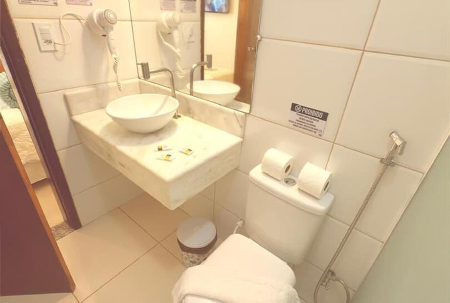 quarto 09 banheiro.jpg