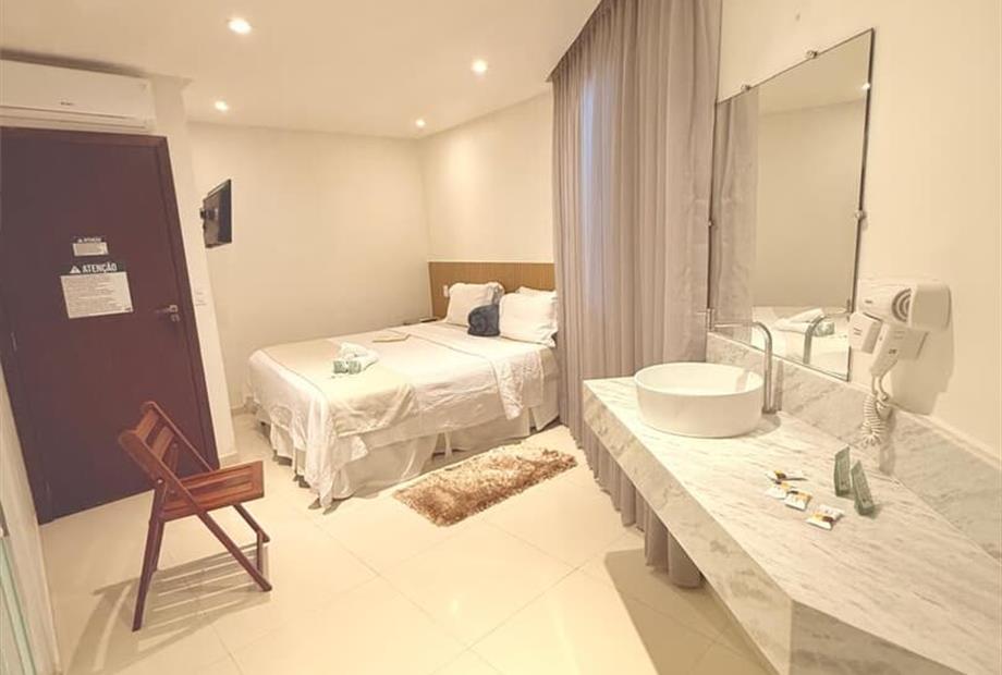 casal 11 colcha branca novo.jpg