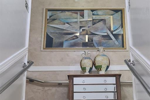 escada recepção - ominibees.jpg