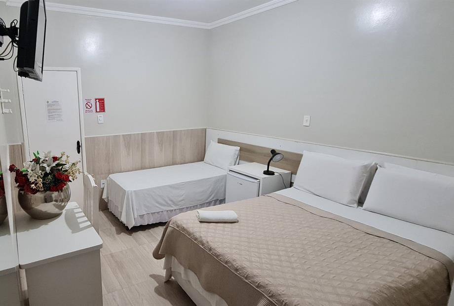 apto. 29 triplo-casal luxo (invertida ii).jpg