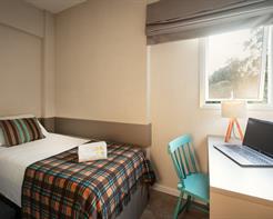 Work Economy com Banheiro Compartilhado e Ar Condicionado