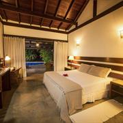 Bangalô com piscina particular com uma cama king size