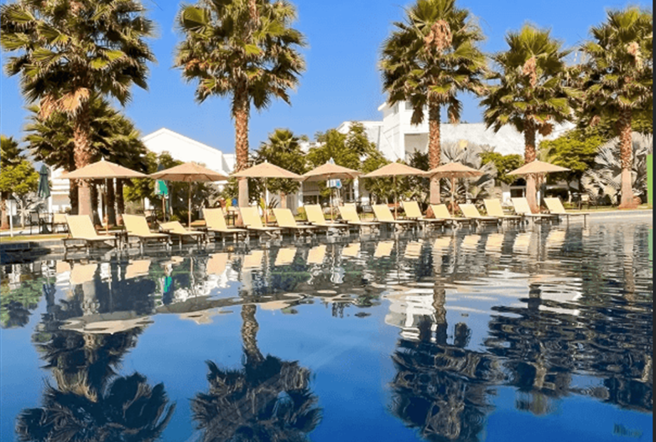 piscina externa jardins.png