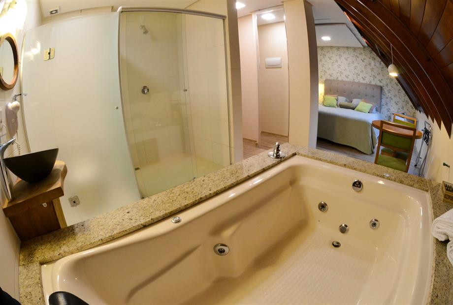 suite-luxo-com-hidro-(1).jpg