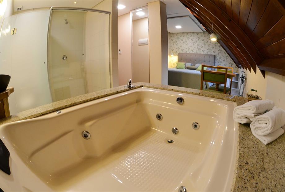 suite-luxo-com-hidro-(2).jpg