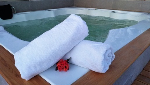 jacuzzi amigos hotel akuamarina santa marta.jpg