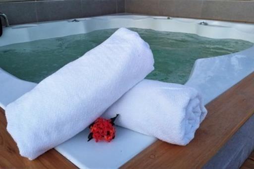 jacuzzi amigos hotel akuamarina santa marta.jpg