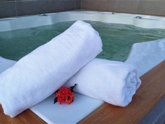 jacuzzi amigos hotel akuamarina santa marta.jpg