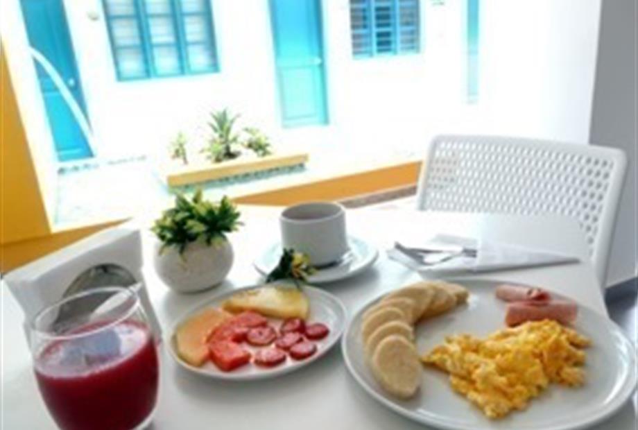 desayuno hotel akuamarina 3.jpg