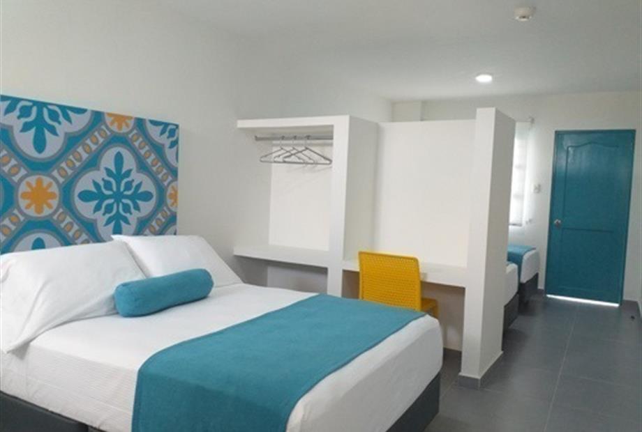 habitacion cuadruple hotel akuamarina.jpg