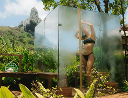 Dolphin  Villa Hotel