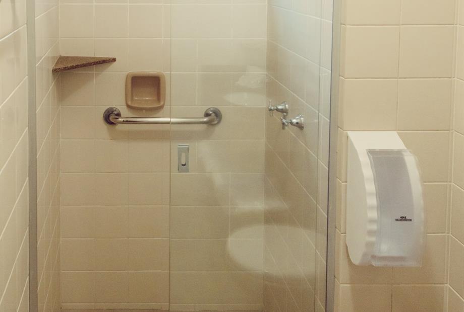 Apartamento Classic Quádruplo - Banheiro (2).jpg