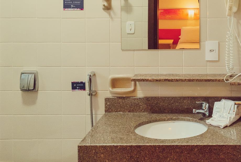 Apartamento Classic Quádruplo - Banheiro.jpg