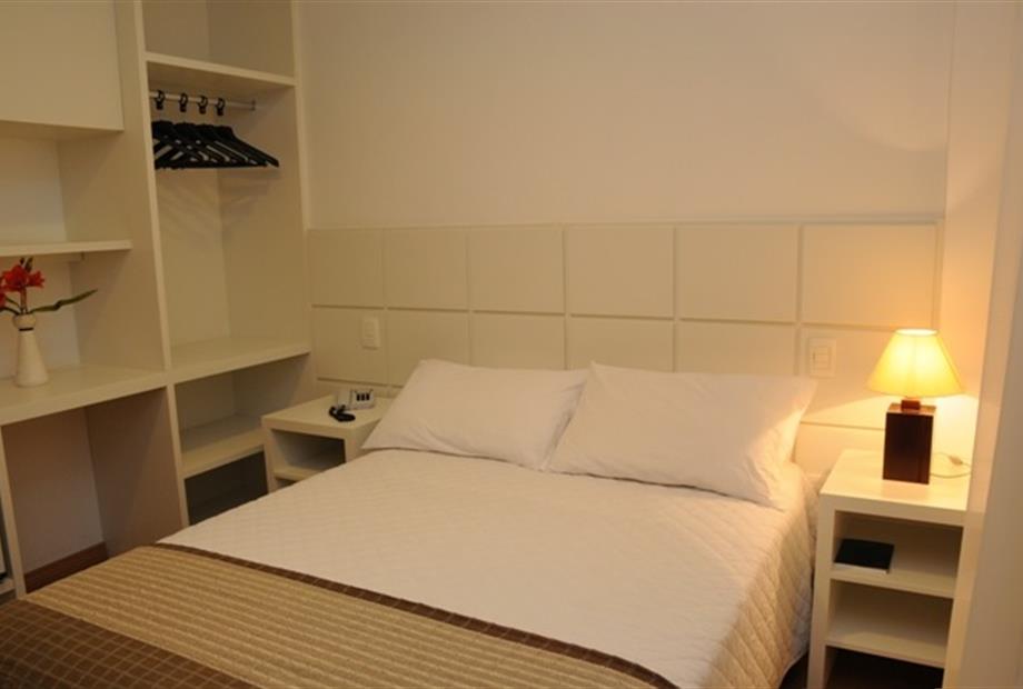 quarto e jogos_009.JPG