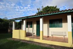 Quíntuplo (uma cama de casal e três camas de solteiro)