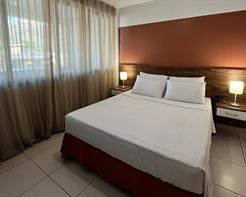 Apartamento Varanda Casal com uma Cama Casal e um Sofá-Cama