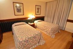Quarto Luxo com 2 Camas de Solteiro e 1 Cama Extra