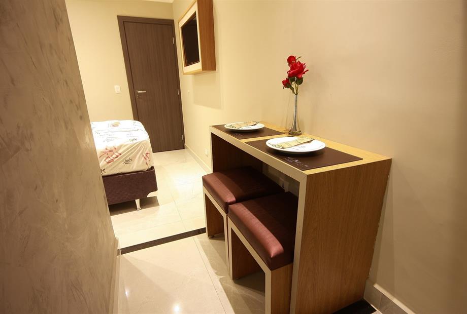 quarto85 - mesa - omnibees.jpg