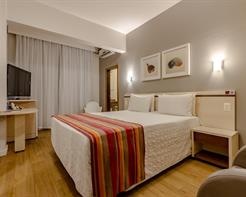 Standard com cama casal