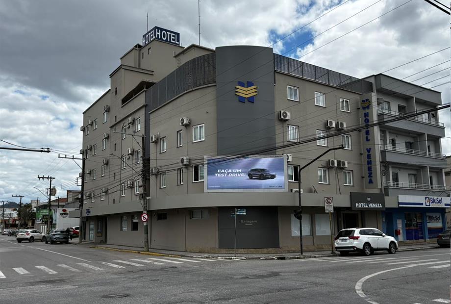 foto fachada hotel.jpeg