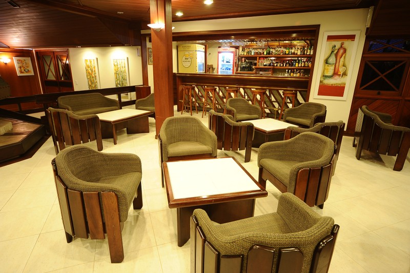 DSC_9546-bar.jpg